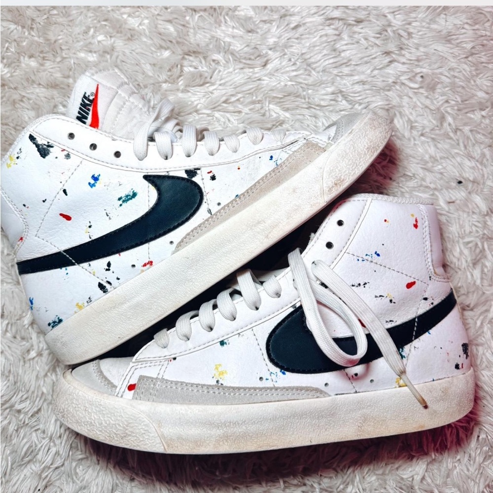 Nike Kids White Sneakers with Colorful Accents Sizs 5.5